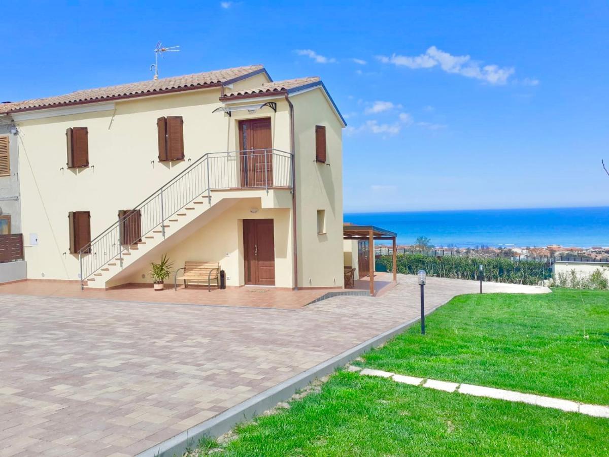 Casa Vacanze Con Vista Mare E Giardino - Amanecer Marzocca di Senigallia Exterior photo