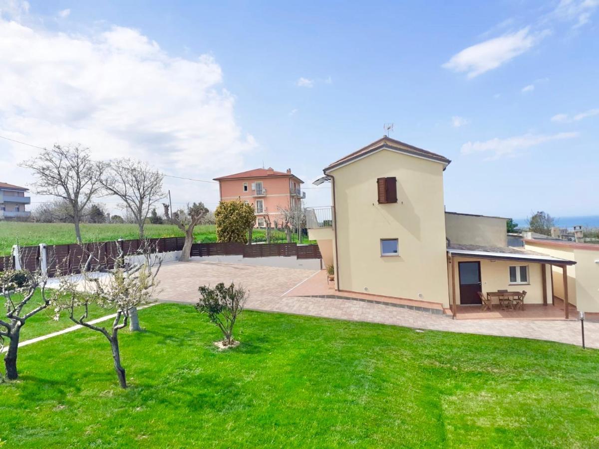 Casa Vacanze Con Vista Mare E Giardino - Amanecer Marzocca di Senigallia Exterior photo