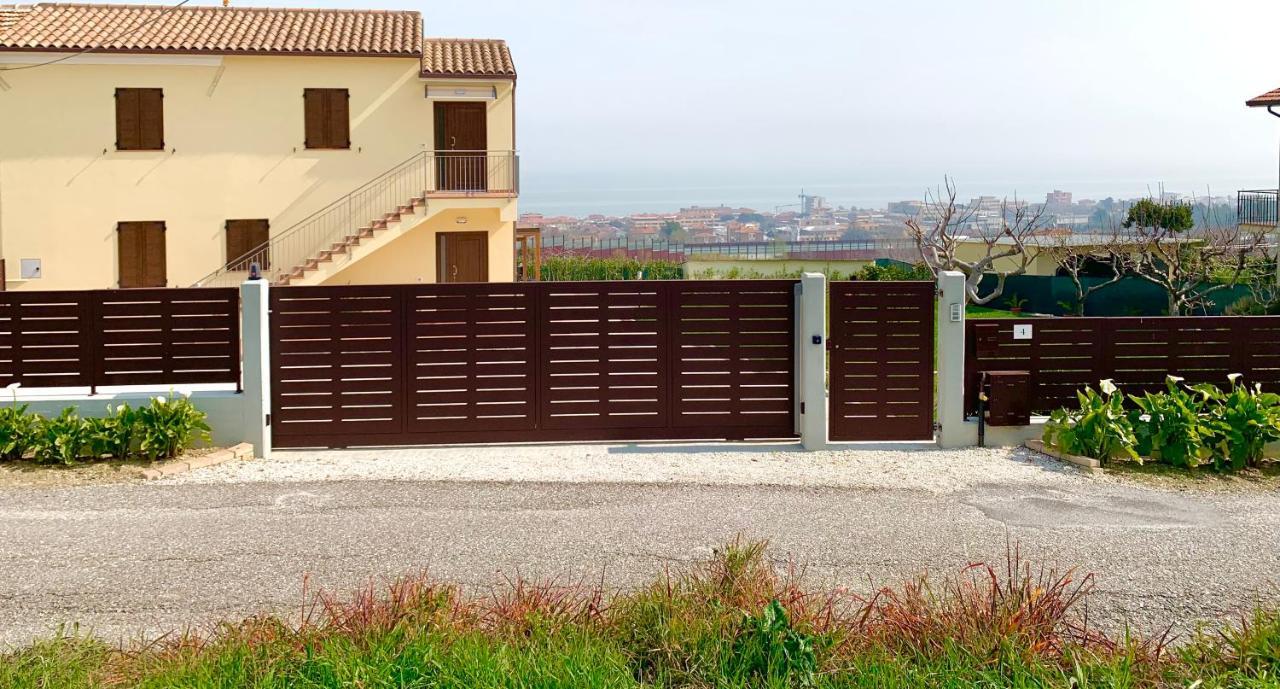 Casa Vacanze Con Vista Mare E Giardino - Amanecer Marzocca di Senigallia Exterior photo