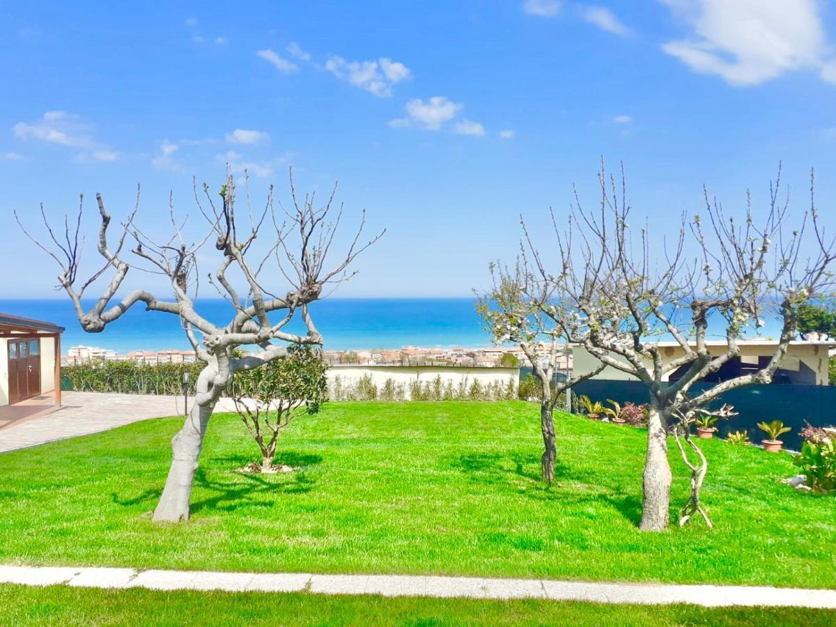 Casa Vacanze Con Vista Mare E Giardino - Amanecer Marzocca di Senigallia Exterior photo
